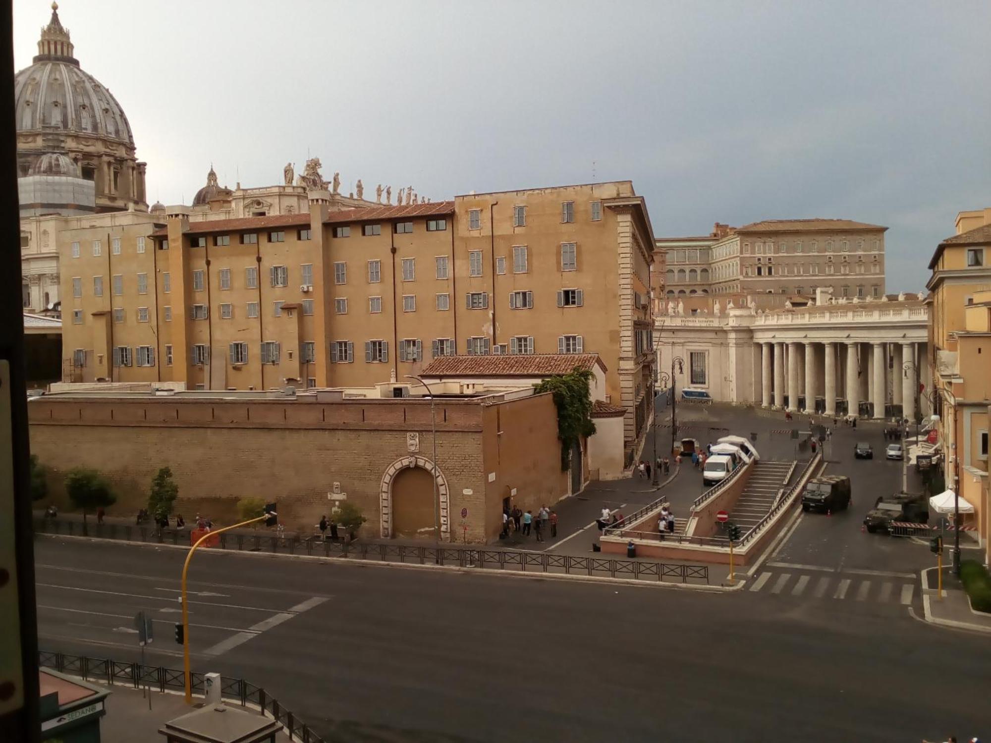 Steps From The Vatican Guesthouse Екстер'єр фото